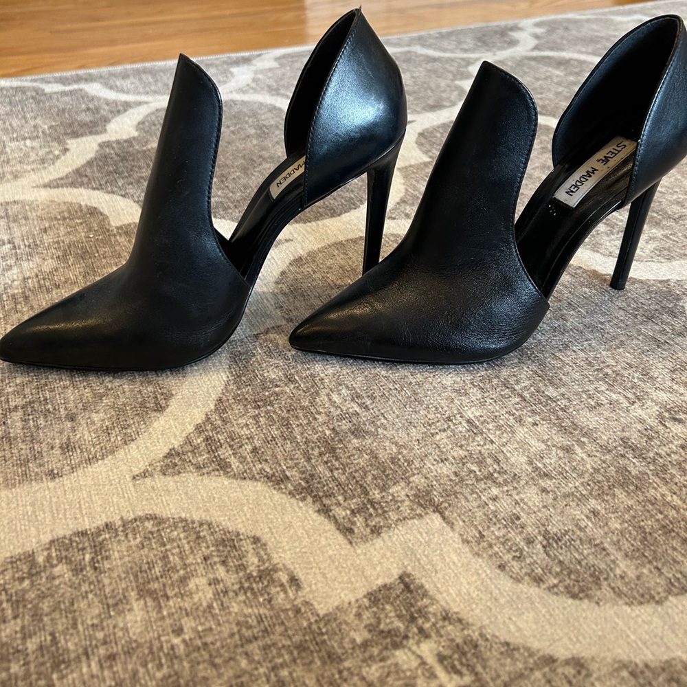 Steve Madden Black Cutout Booties/Pumps - Picture 3 of 5